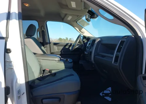 2017 Ram 2500 Tradesman 4X4 8' Box z USA, uszkodzony, nr VIN 3C6UR5HJ3HG571305